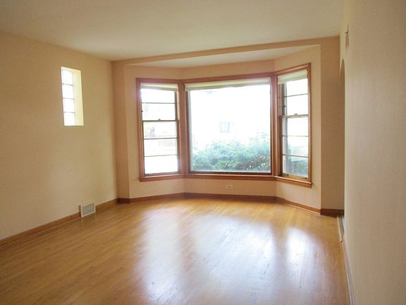 4th image of 4942 N Moody Ave