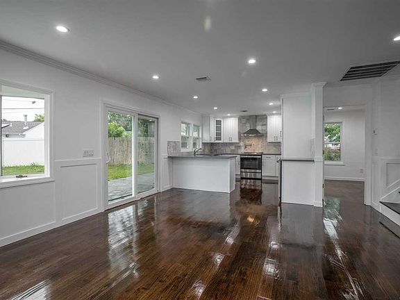 5th image of 134 Cypress Ln S