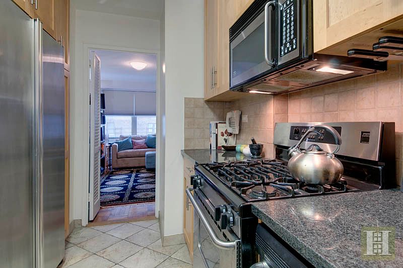 2nd image of 15 W 72nd St APT 15A