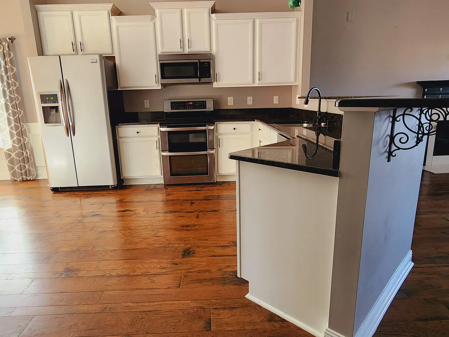 3 bed, 2141 sqft, $2,500 — Photo 3