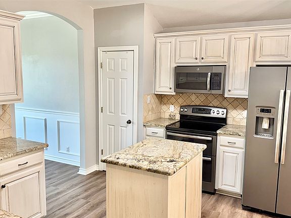 5th image of 2106 Renaissance Dr