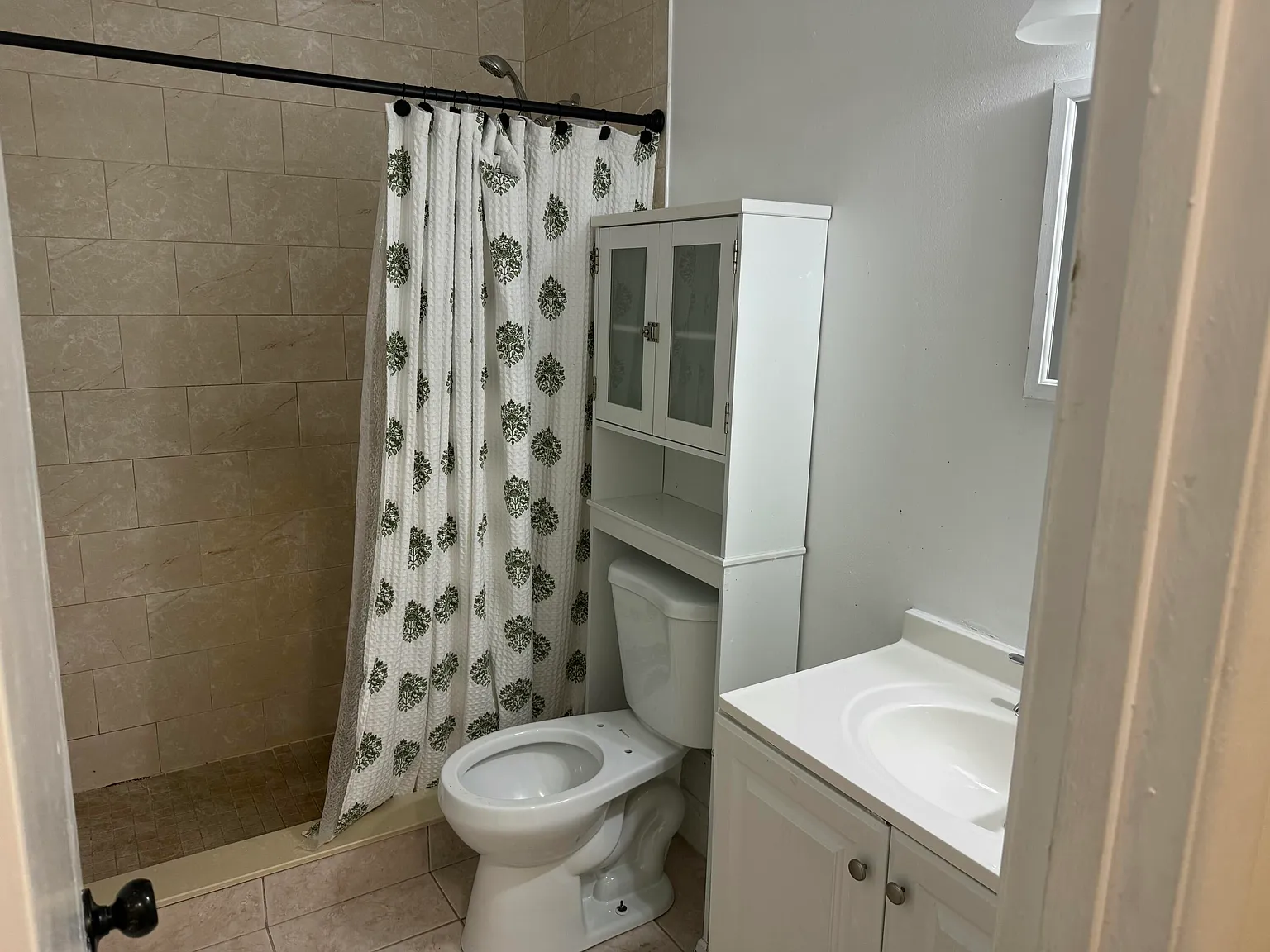 2 bed, 1.0 bath, 2288 sqft, $2,000 — Photo 4
