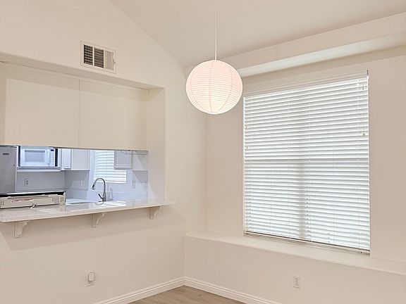 3rd image of 5229 Lincoln Ave
