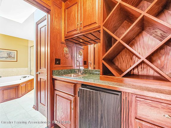3rd image of 425 Ravenwood Ct