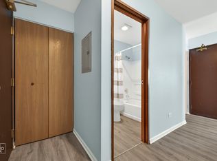 701 Inland Cir APT 101, Naperville, IL 60563