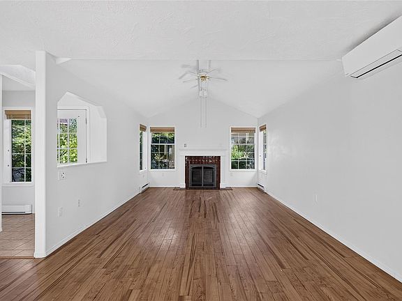 3rd image of 124 Valhalla Rd #4