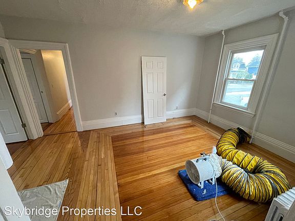 3rd image of 1081 River St Unit 1