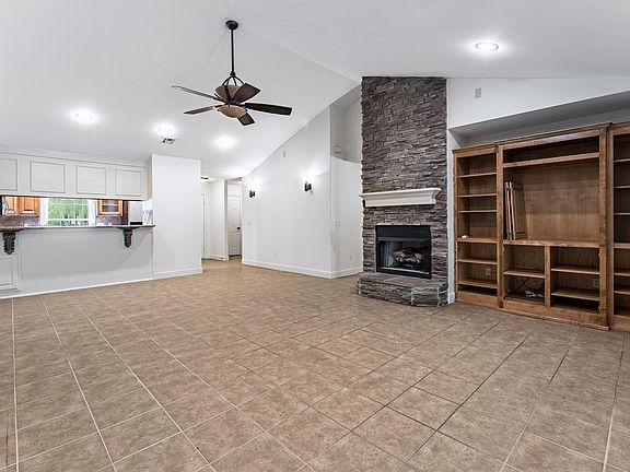 3rd image of 2127 E Oaks Dr #1