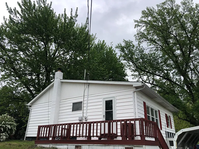 133 Lakeside Dr — Photo 6