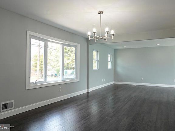 3rd image of 809 Beachwood Blvd