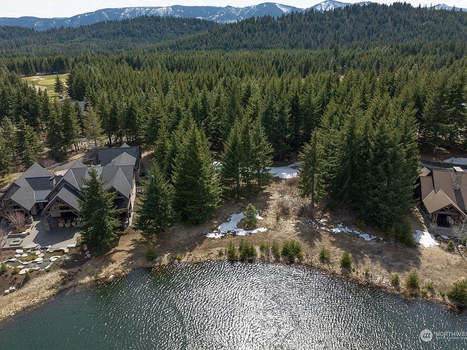 Aerial view of the 1 acre lot >