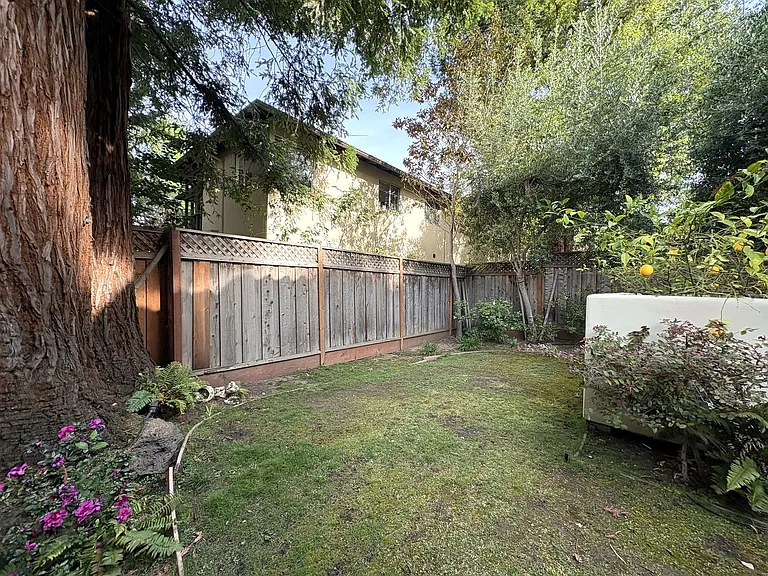 712 Elizabeth Ln — Photo 33