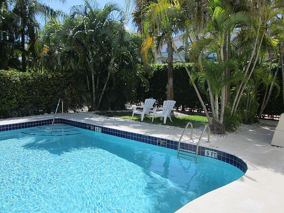 5th image of 361 Collins Ave #A3
