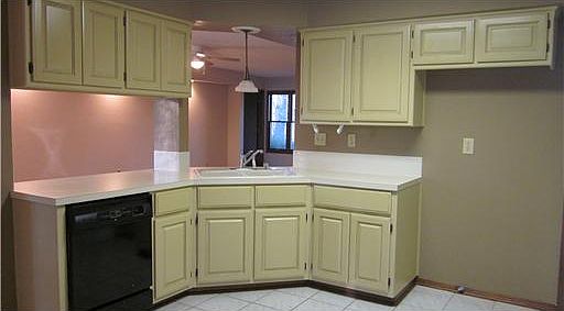 3rd image of 1 Glenbarr Cir
