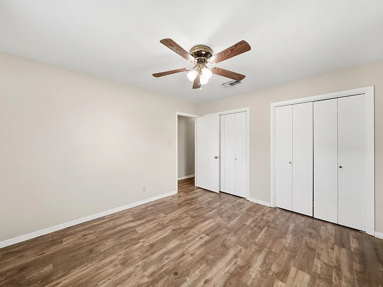 1017 Lions Park Dr — Photo 16