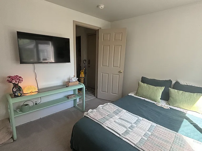 910 Portland Pl #16 — Photo 12