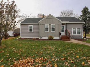 534 8th St, Nevada, IA 50201