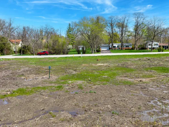 315 & 335 Saint Marys Rd N, Libertyville, IL 60048