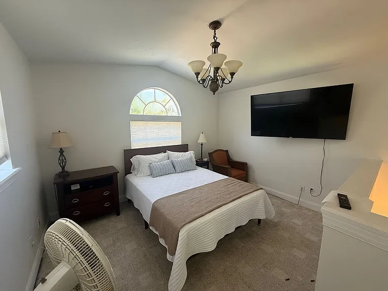 1523 Grape St — Photo 9