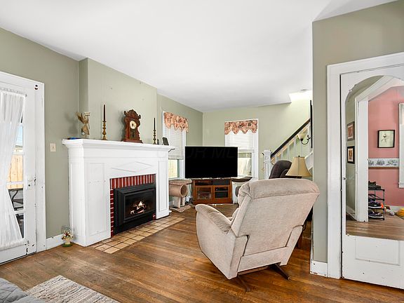 5th image of 42 Maplewood Ave