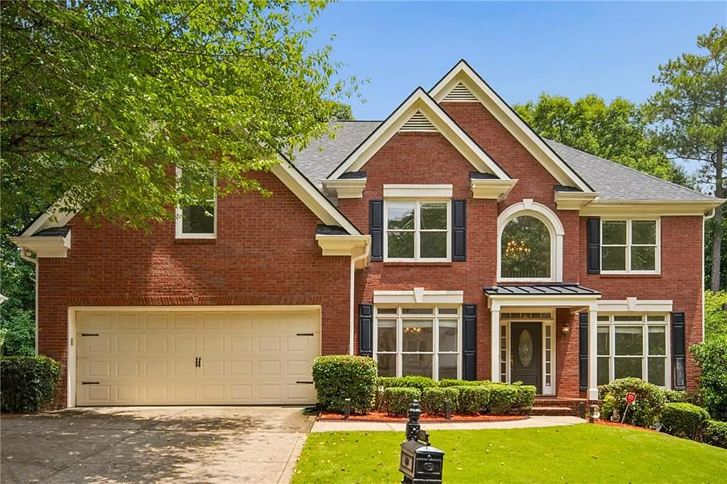5 bed, 4.0 bath, 3300 sqft, $3,900 — Photo 2