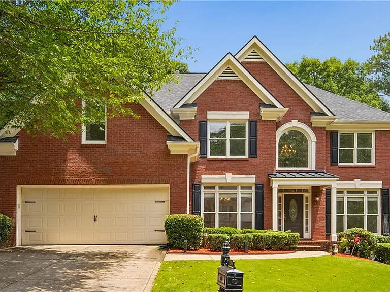 270 Edwardton Ct — Photo 2