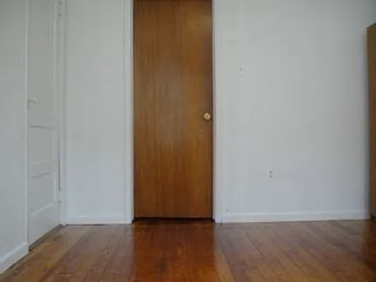 Rented by Robyn Lee, LREB | media 4