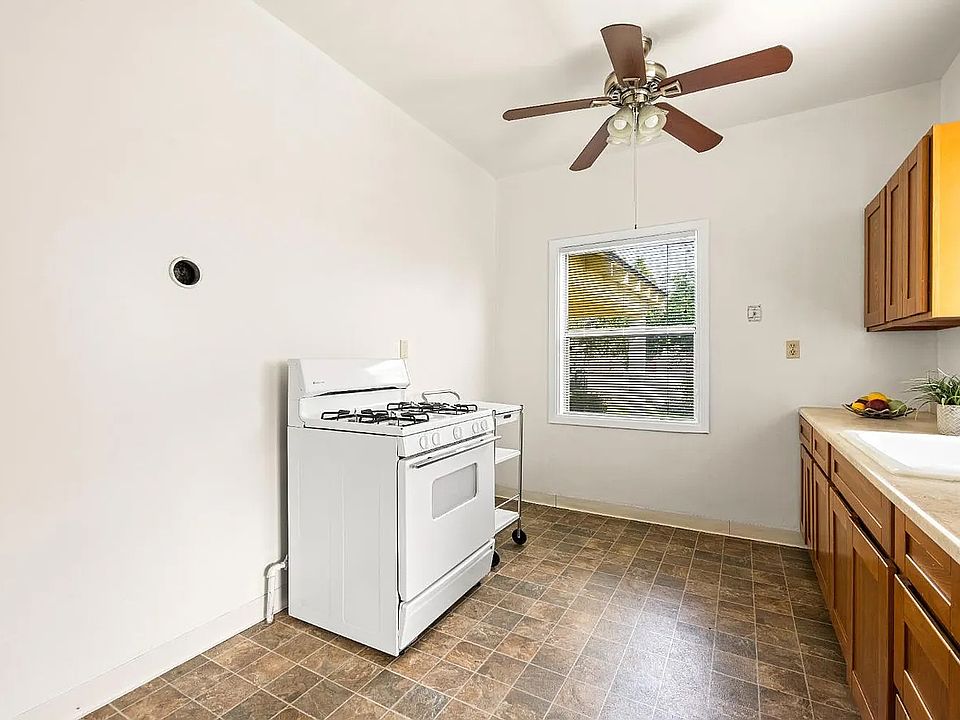 2nd image of 4728 Amber Ln