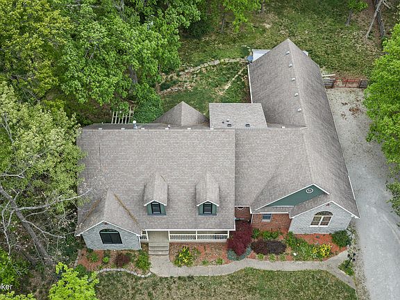 3rd image of 180 Bowman Ct