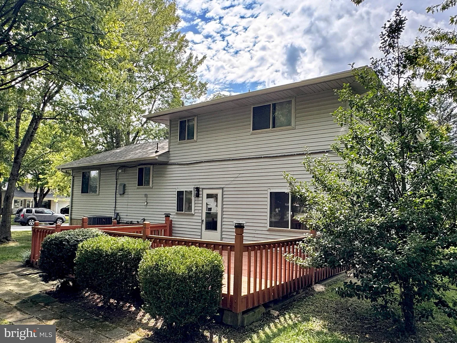 5 bed, 2.0 bath, 2306 sqft, $2,850 — Photo 4