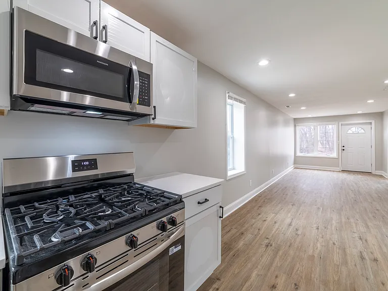 2545 Polk St — Photo 32