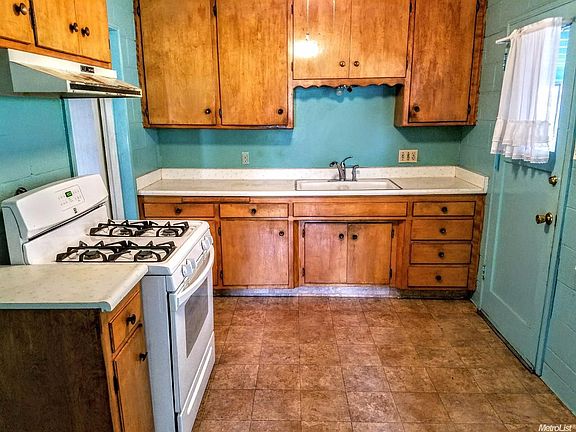 4th image of 4921 61st St