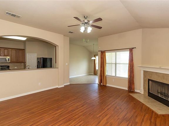 5th image of 4498 Western Lake Dr