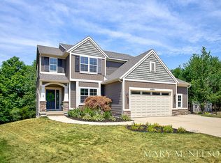 4621 Hidden Highland Dr NE, Rockford, MI 49341