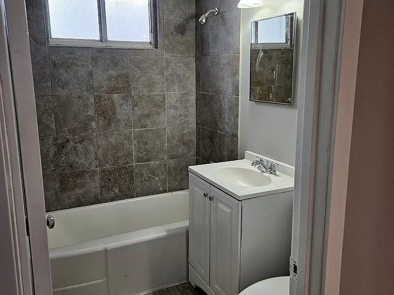 2371 Tyler Ave #BASEMENT — Photo 6
