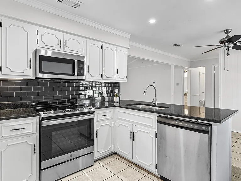 221 Azalea Dr — Photo 10