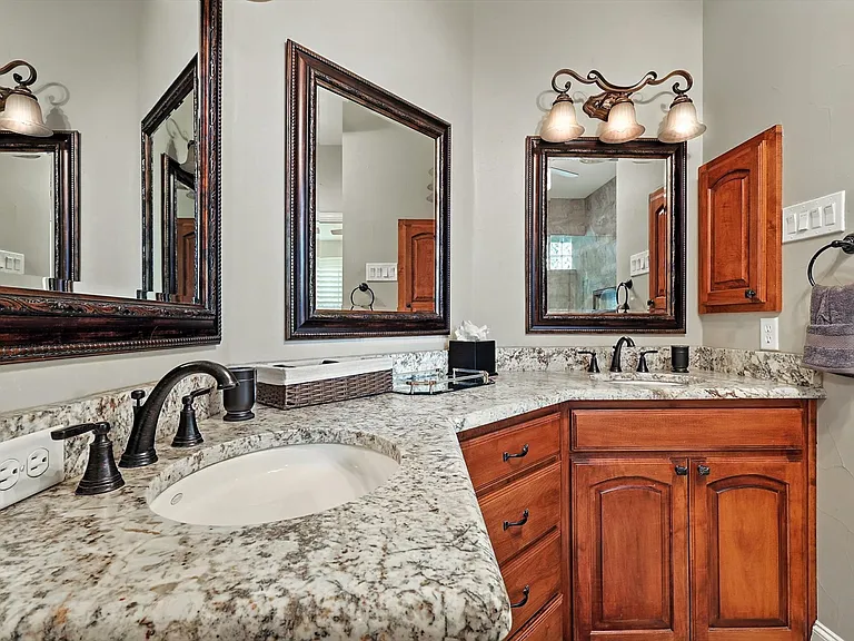 2303 Chapelwood Dr — Photo 29