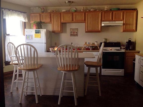 3rd image of 901 Swinton St