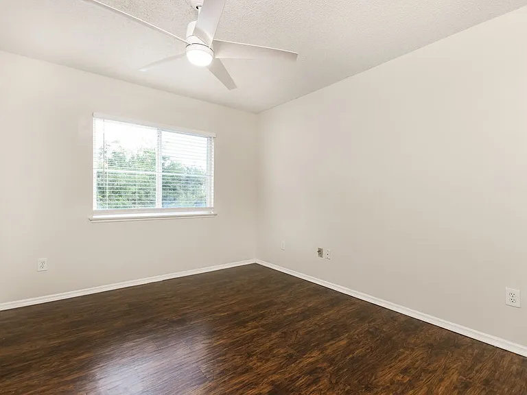 1231 Heather Lake Dr — Photo 14