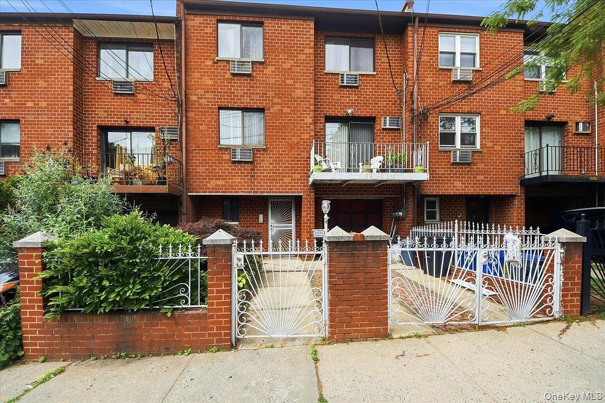 1 bed, 1.0 bath, 3651 sqft, $2,300 — Photo 1
