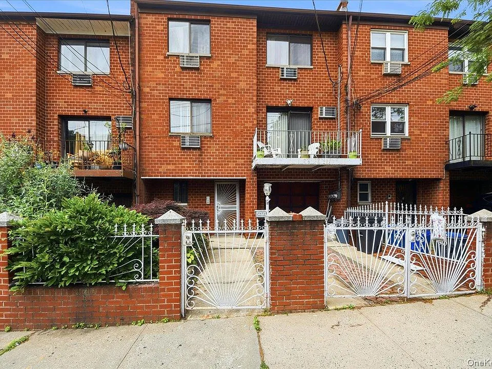 2975 Edson Ave