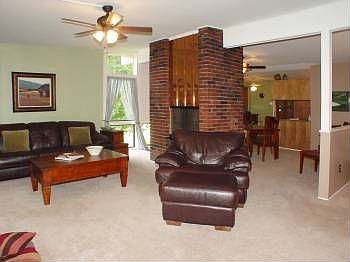 3rd image of 1356 Tahiti Dr