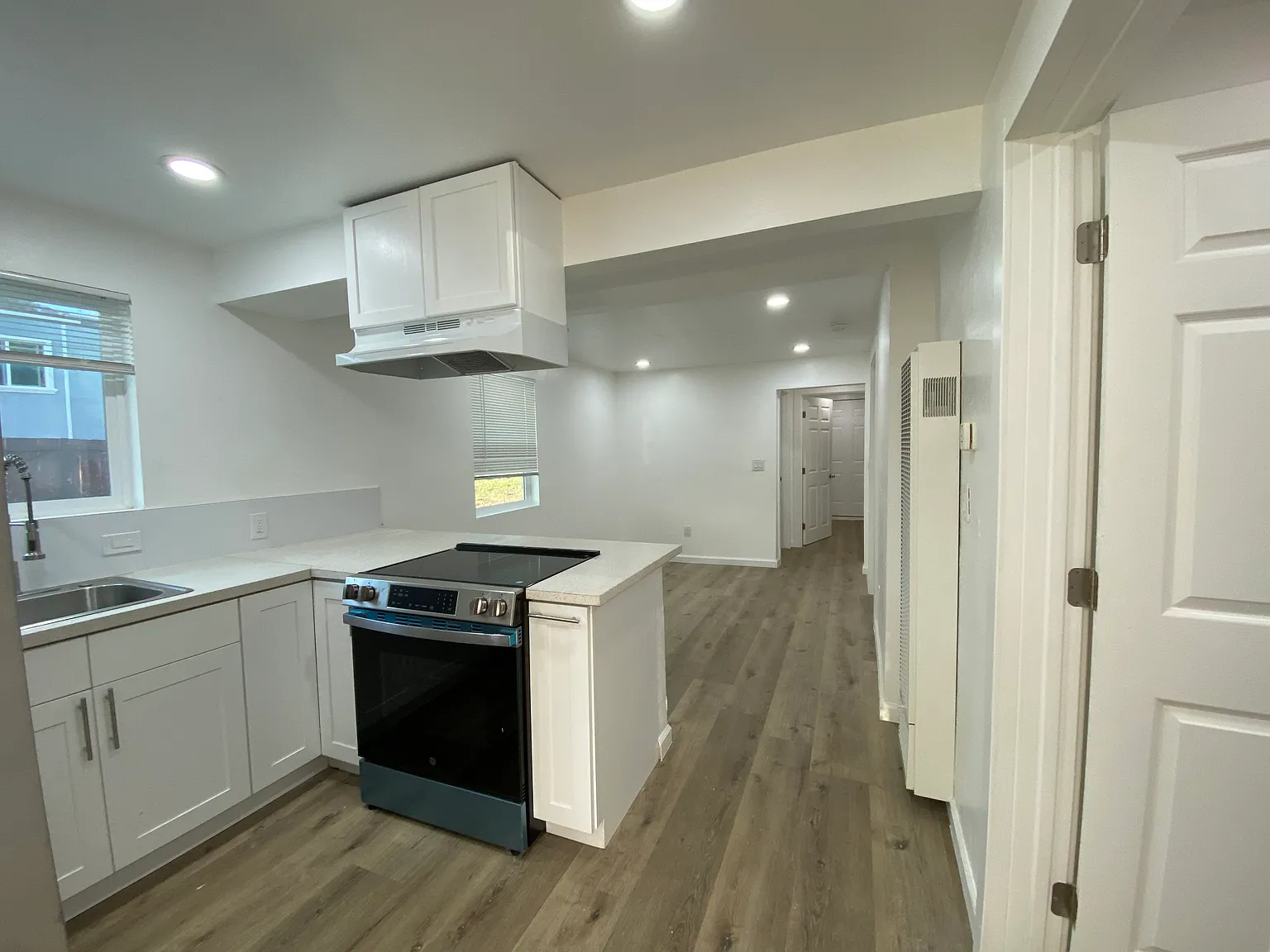 3 bed, 924 sqft, $3,250 — Photo 4