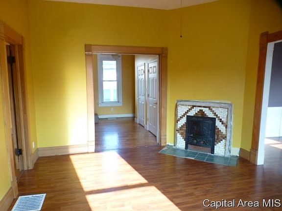 3rd image of 212 E Sangamon Ave