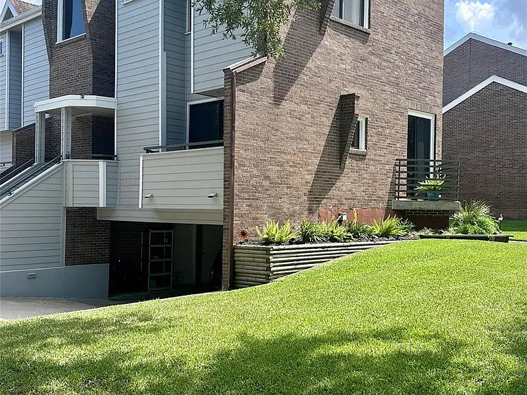 1931 Enterprise Ave — Photo 4