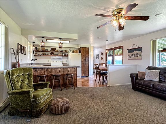 3rd image of 1862 Mactavish Ln