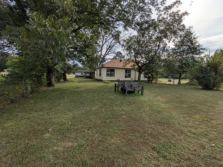 405 S Skaggs Rd — Photo 12