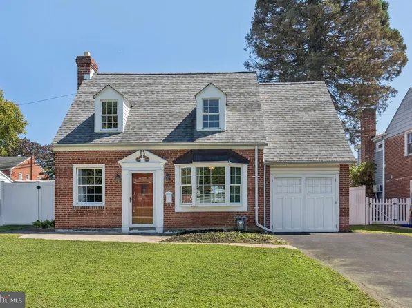 32 Westwood Park Dr, Havertown, PA 19083