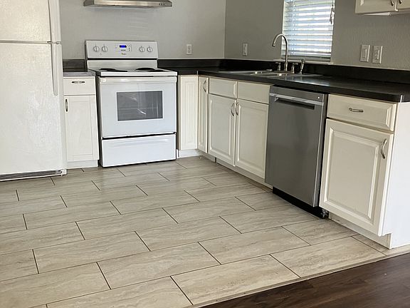 3rd image of 1200 Peak St