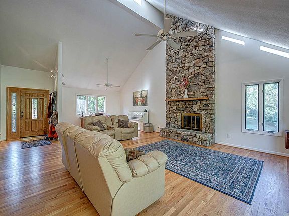 3rd image of 138 Muirfield Dr
